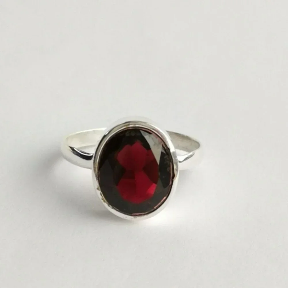 Sterling silver garnet gemstone ring size 8.5